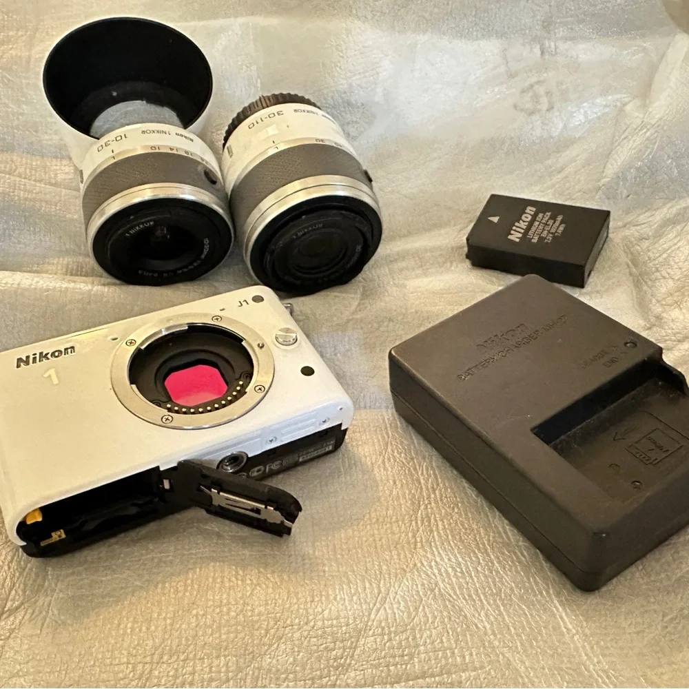 Nikon J1 like NEW hardly used with 30-110 and 10-30 lenses